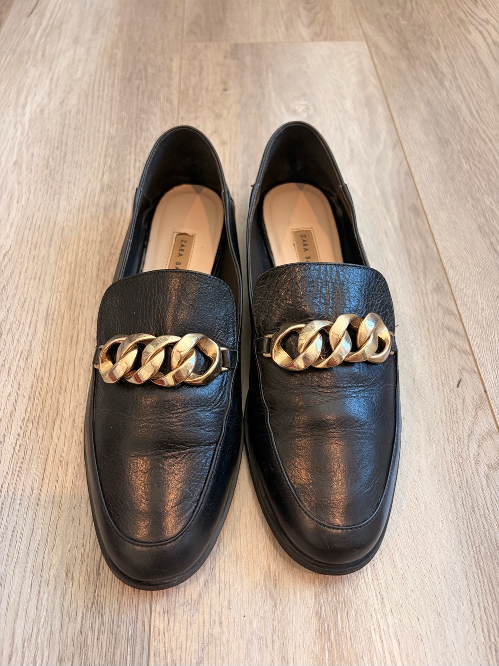 Zara Women’s Black Leather Chain-Trim Loafers